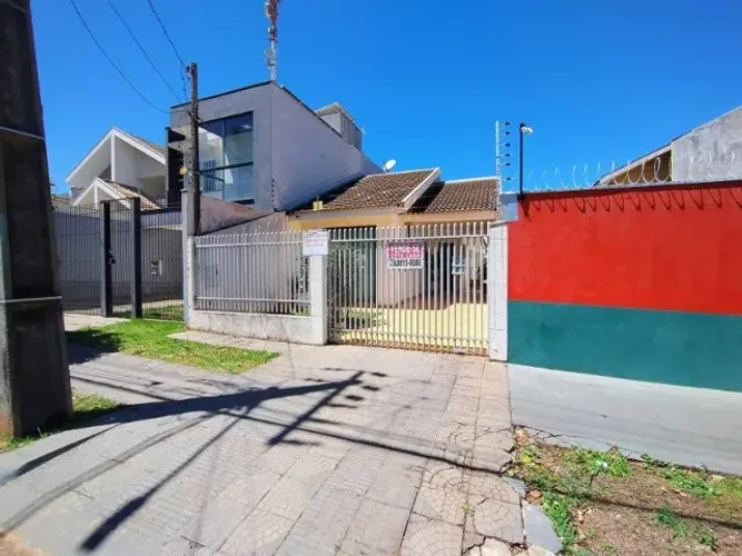 Casa no Jd. Real / Av. Mandacaru em Maringa