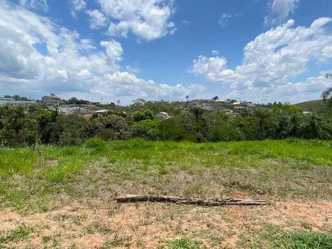 Terreno à venda no Condomínio Lago Dourado - Jacareí/SP