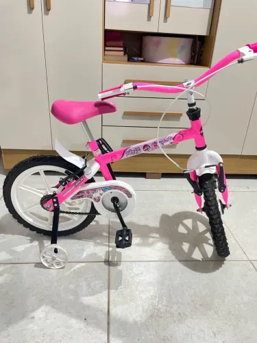 Vende-se Bicicleta Infantil Rosa Aro 16