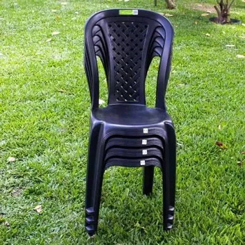 CADEIRAS DE PLÁSTICO