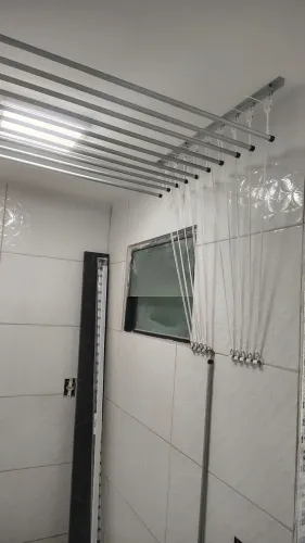 Varal de teto com 10 astes 350,00 já instalado