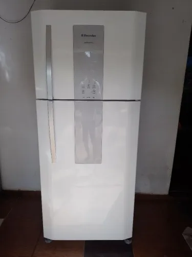 Vende-se geladeira Electrolux dúplex Frost Free 553 litros semi nova