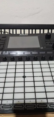 Groovebox AKAI MPC Force