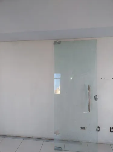 Portas e divisórias de vidro