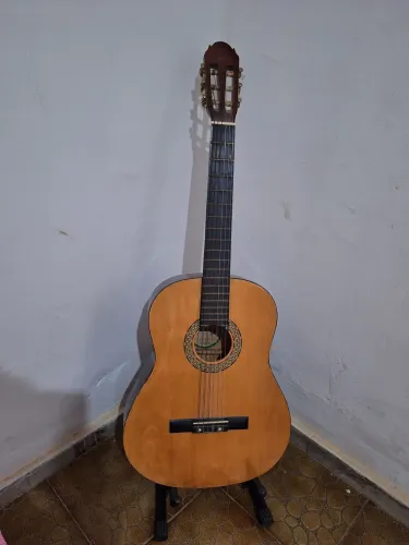 Violão Jerez + Suporte - Ótimo Estado e Pronto para Tocar!