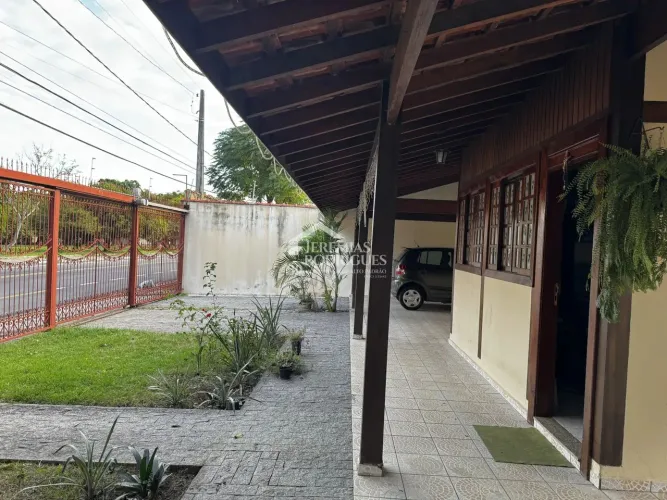 Casa à venda no bairro Vila Rica em Pindamonhangaba/SP.