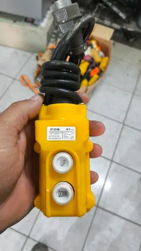 Botoeira 2 portões UP e Down C/ conector fêmea M12