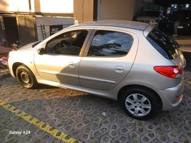 Peugeot 207 XR 1.4 Flex 8V 3P 2013