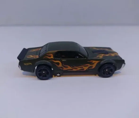 Carrinho Hotwheels 68 Mercury Cougar Verde Flames Loose Novo Hot Wheels 1:64