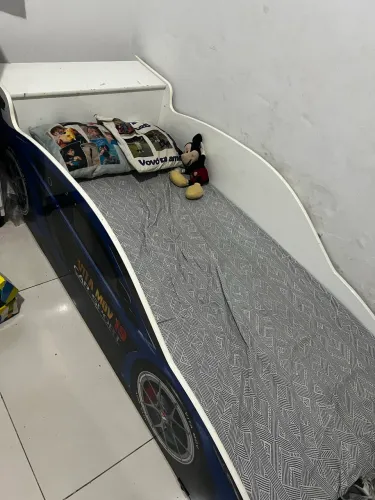 Cama carrinho com baú