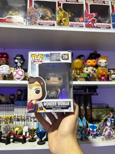 Funko Pop! Wonder Woman #206 [BOX DAMAGE]