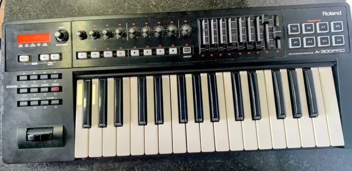 Roland A300PRO Controlador
