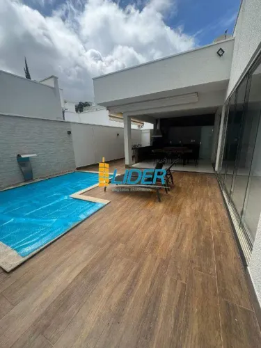 EXCELENTE CASA EM CONDOMÍNIO FECHADO - ZONA SUL