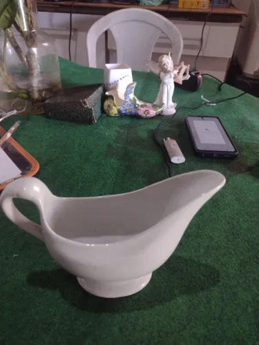 Clássica molheira de mesa vintage anos 70/80 em porcelana esmaltada