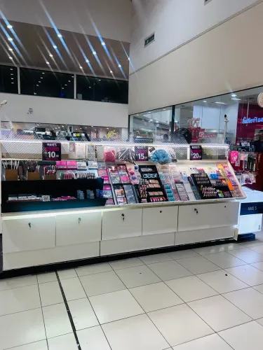 Passo/vendo Quiosque de maquiagens e serviços