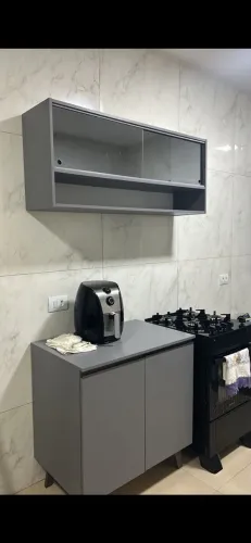Jogo de cozinha com cuba e torneira