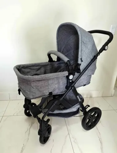 Carrinho Moisés + bebê conforto