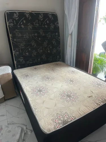 Cama semi nova 