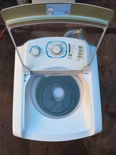 Máquina Electrolux 10KG.