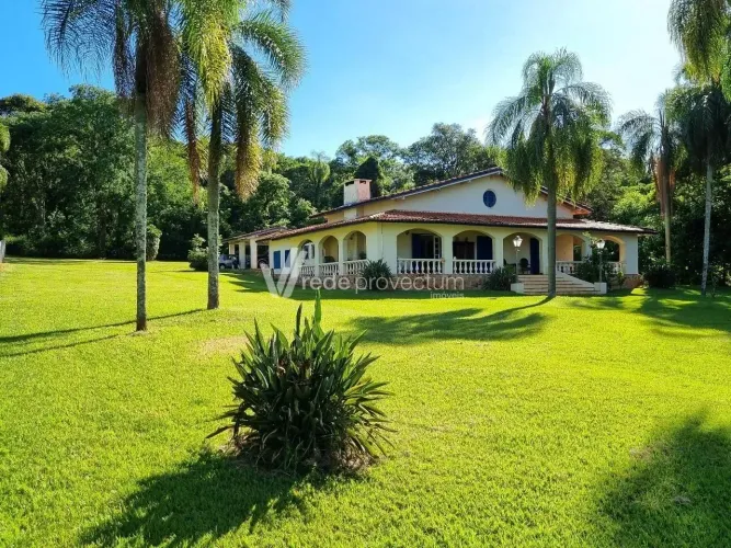 Casa de fazenda, atemporal, em condomínio, na Represa Jurumirim, em Avaré-SP.
