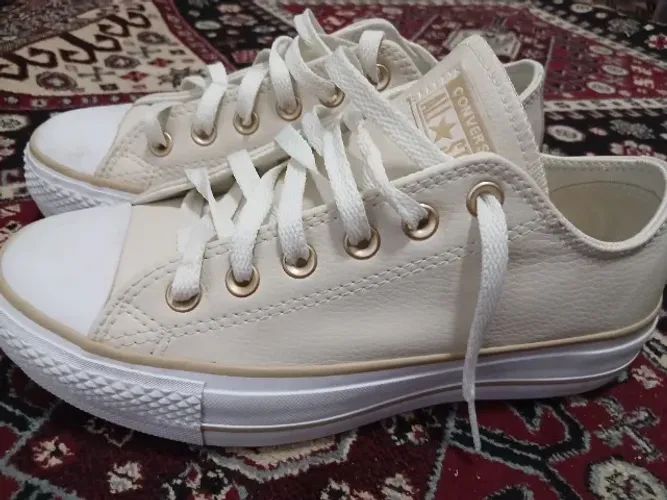 Tênis All Star original na cor bege tamanho 36.