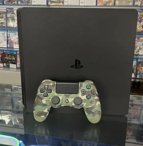 PS4 na caixa semi novo com 3 meses de garantia 