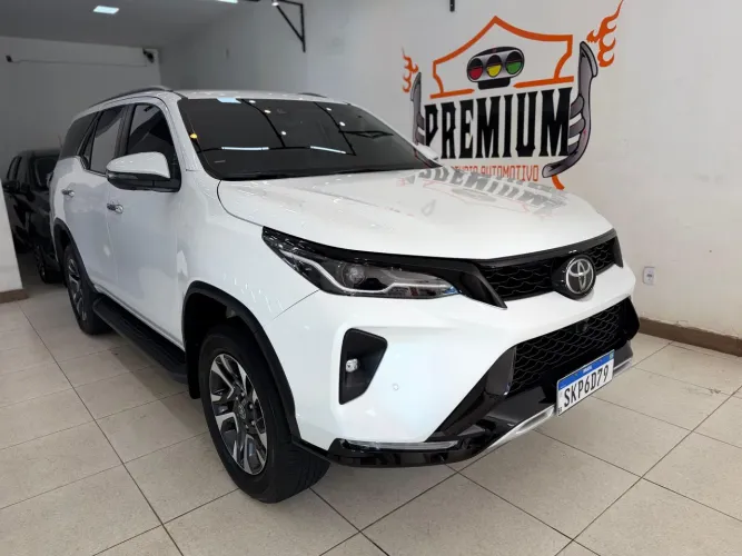 Toyota Hilux SW4 SRX Plat. 4X4 2.8 TB Die. Aut. 2025
