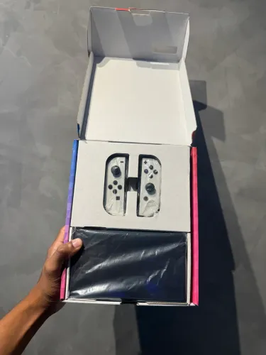 Nitendo switch oled com caixa e todos acessórios