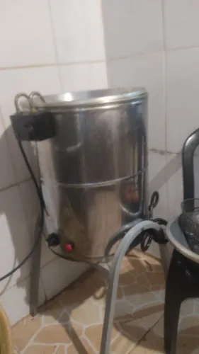 Vendo fritadeira água e óleo , forno turbo,carinho de pão de sal com 15 bandejas alumínio 