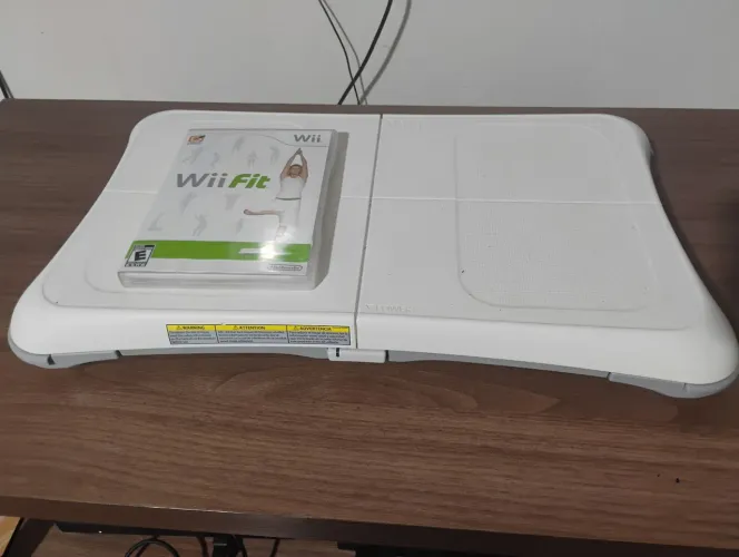Wii Balance impecável, pouco usado funcionando 100% + jogo Wii Fit original