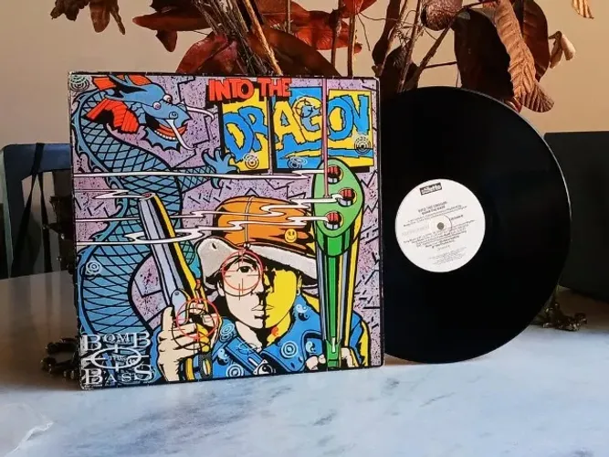 LP Vinil - Bomb the Bass - Into the Dragon (1988)