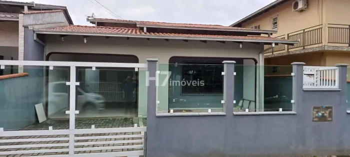 Casa com suíte + dois dormitórios à Venda, João Costa - Joinville