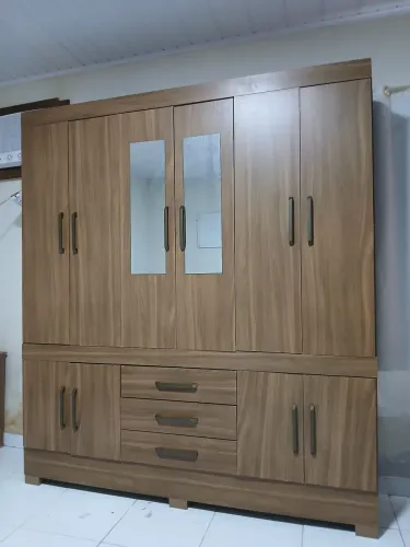 Vendo guarda-roupa seminovo 750,00 já com entrega e montagem