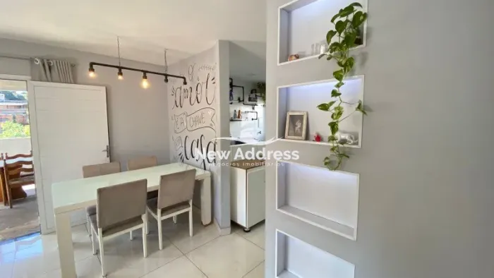 Duas casas no mesmo terreno em Sotelândia: 3q + 2q, varanda com churrasqueira e ótima loca