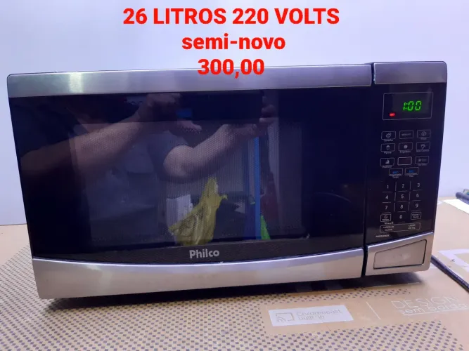 Micro-ondas Philco semi novo 26 litros 220volts design moderno funcionando perfeitamente. 