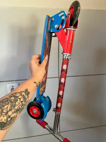 Patinete infantil homem aranha 