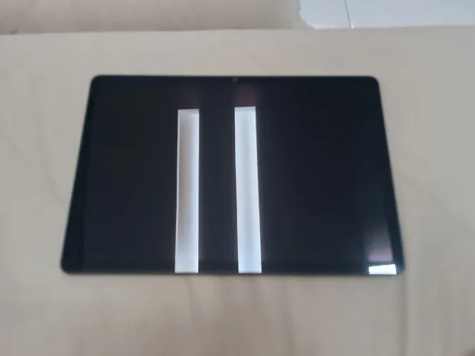 Vendo tablet semi novo na caixa, pouquíssimo usado, sem riscos, sem trincos