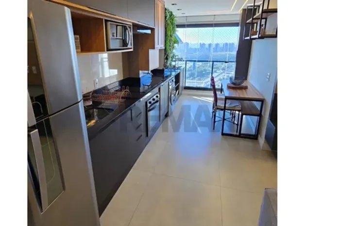 Apto de 2 dorms sendo uma suite, reformado, duas vagas de garagem e 1 deposito.