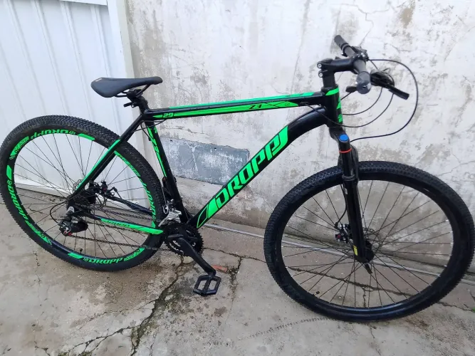 BIKE DROPP Z3 ARO 29 CAMBIO SHIMANO FREIO A DISCO / COR PRETA COM VERDE/QUADRO TAMANHO 21