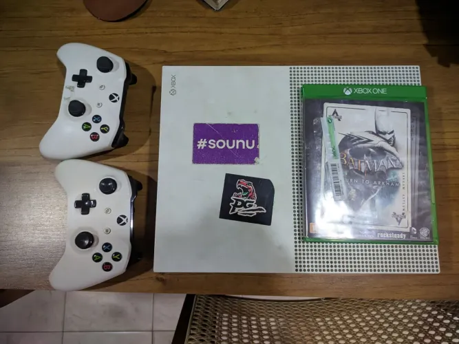 Xbox one s, em perfeito Estado de conservação!
