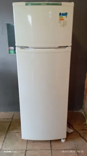 EXCELENTE GELADEIRA DEGELO NÃO É FROST FREE FRETE GRÁTIS REGIÃO METROPOLITANA DO RECIFE