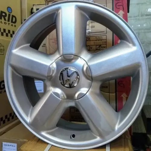 Rodas Gol GTI aro 17 4x100 (Novas) + 195/40R17 Forceland (Semi-novos) - R$ 4.690,00