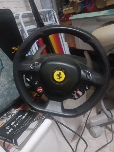 Volante thrustmaster T80 edição Ferrari 488 GTB