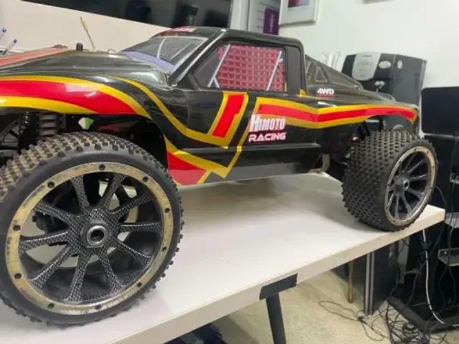 Carro de Controle Remoto a Combustão