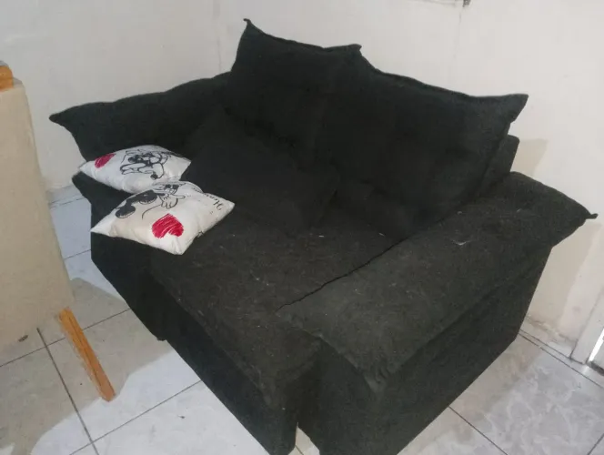 Sofá retrátil, usado mais bem conservado. Só precisando lavar pois estava guardado