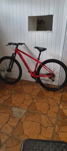 Vendo apenas com uma solda no quadro mais esta novinha