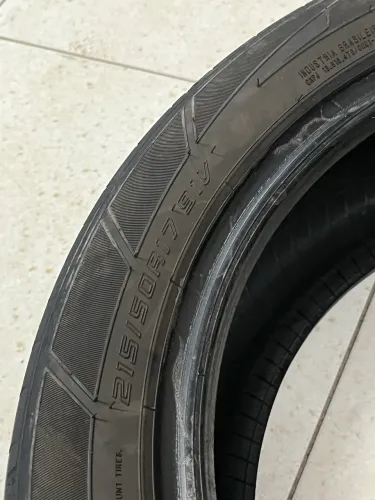 Vende-se pneu Dunlop  2015/50/R17 