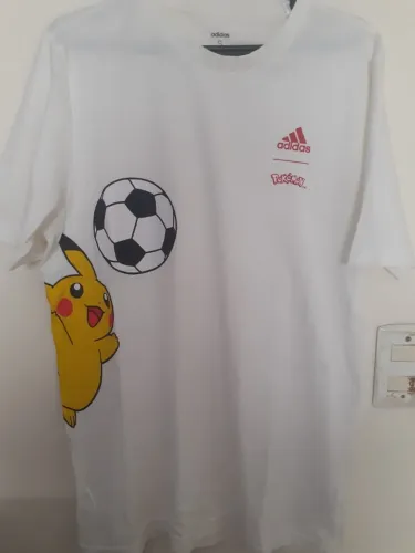 Camisa Adidas Collab Pokémon - Tamanho P - Edição limitada 