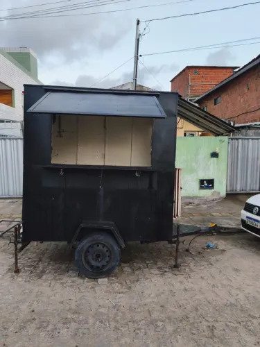 TRAILER EM BOM ESTADO 2 METROS DE COMPRIMENTO X2 DE ALTURA