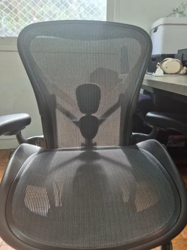 Cadeira Herman Miller Aeron Remastered Grafite - tamanho B - ótimo estado